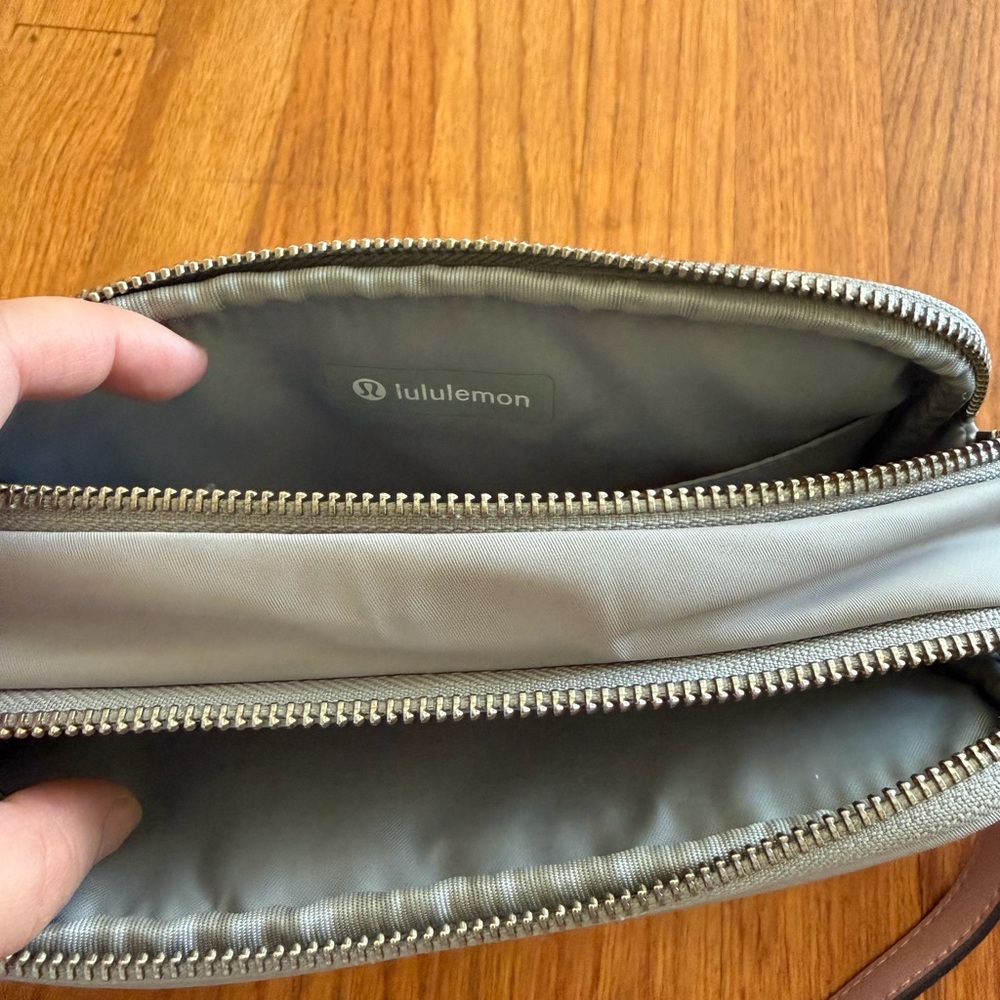 lululemon athletica Light Gray Crossbody Pouch with Removable Strap - Picture 3 of 5